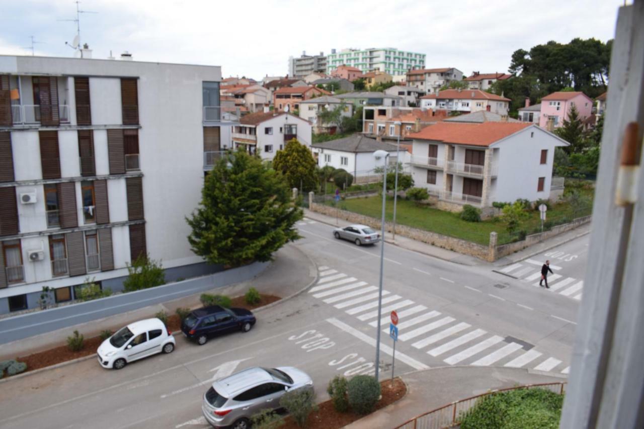 Apartman "Nicole" Pula Buitenkant foto