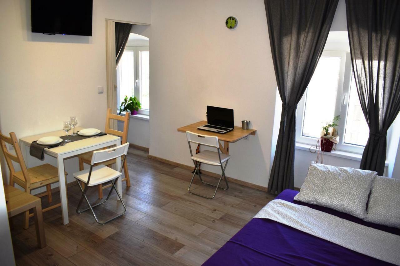 Apartman "Nicole" Pula Buitenkant foto